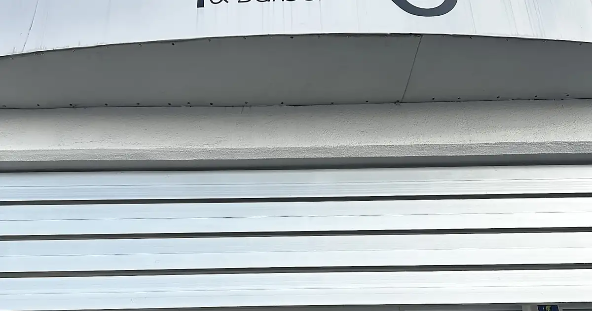 In Salón & Barber