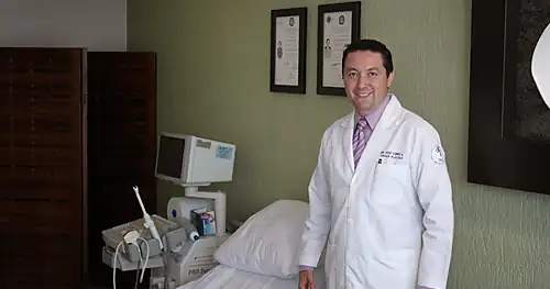 Dr. José Corro Valenzuela (Cirujano Plástico certificado), transplante capilar en Villahermosa, Tabasco